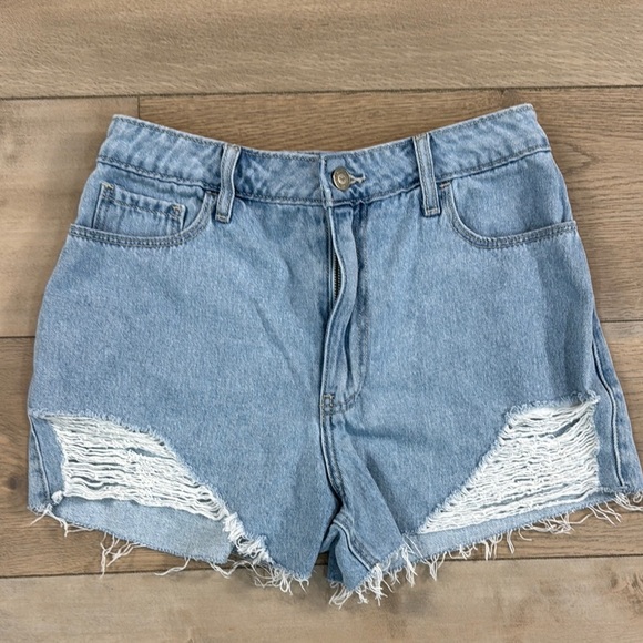 Hollister Pants - Hollister Women’s Ultra High Rise Distressed Mom Shorts Light Wash Size 5